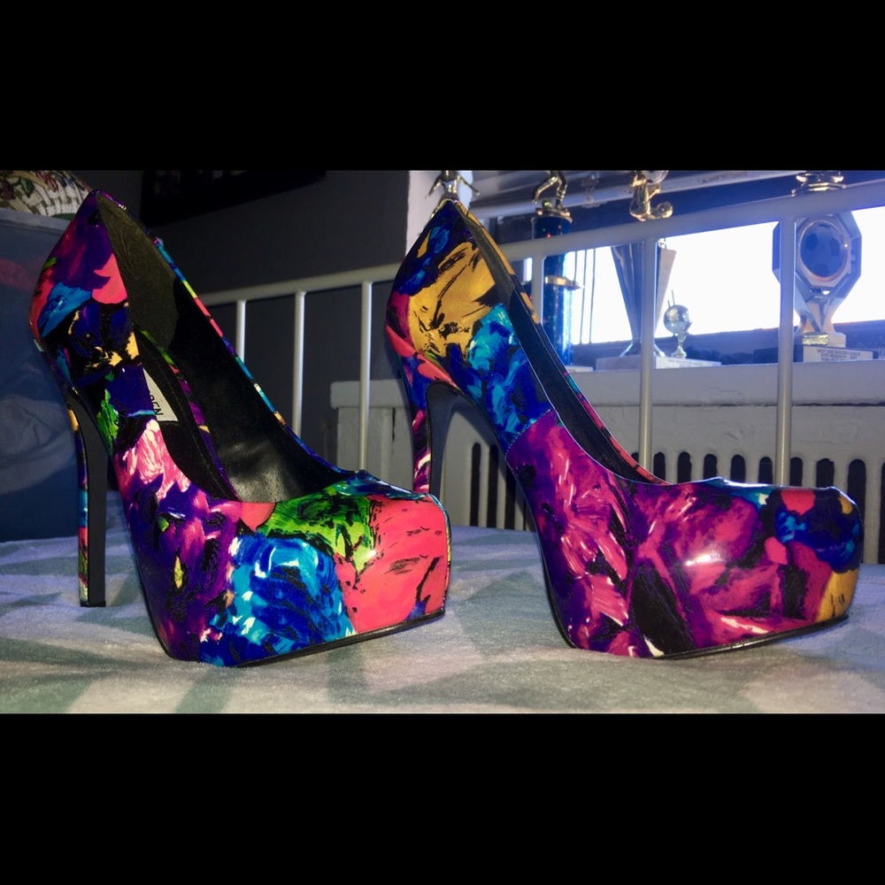 Steve Madden Floral Platform Heel!!!